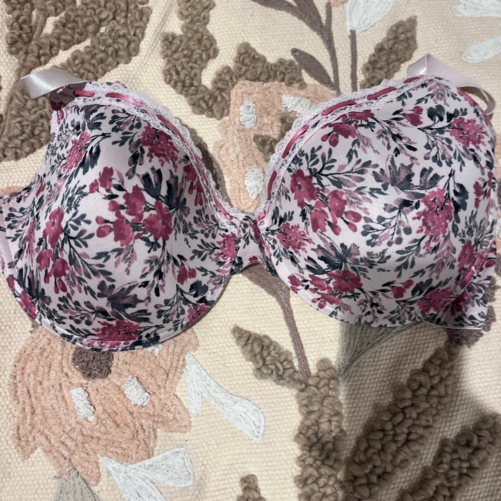 Elegant Floral Women's Lace Bra 🩷🤍